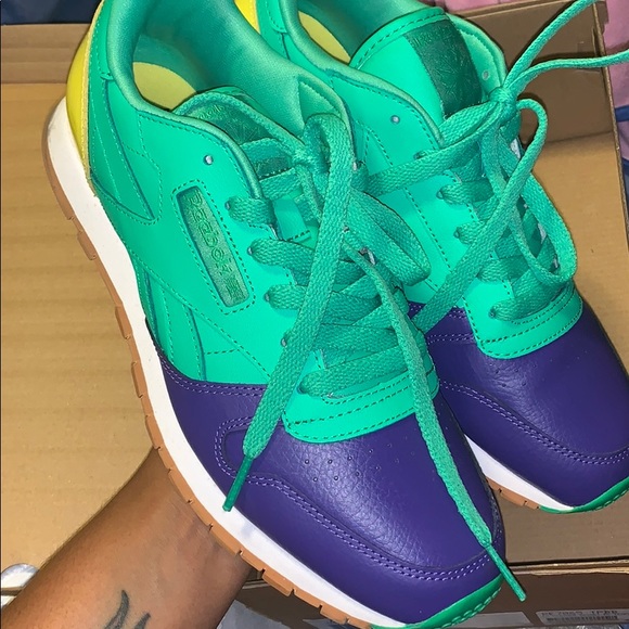 Reebok Shoes - Worn twice Reebok size 7y